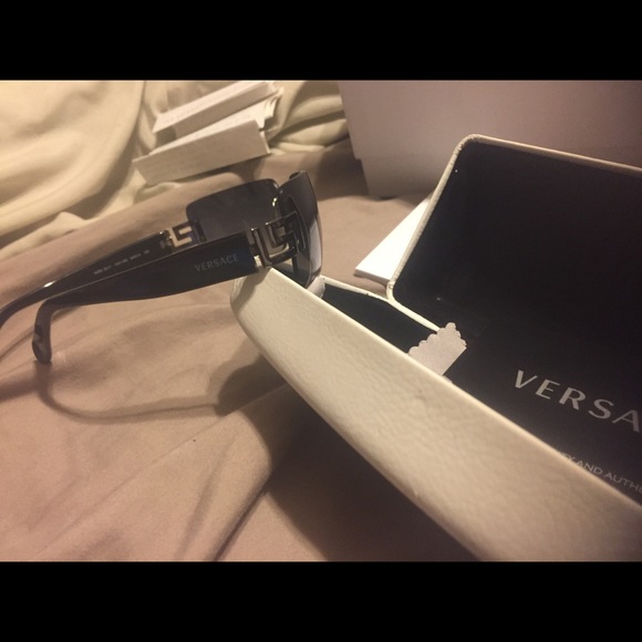 Men’s Versace Sunglasses - Picture 4 of 4